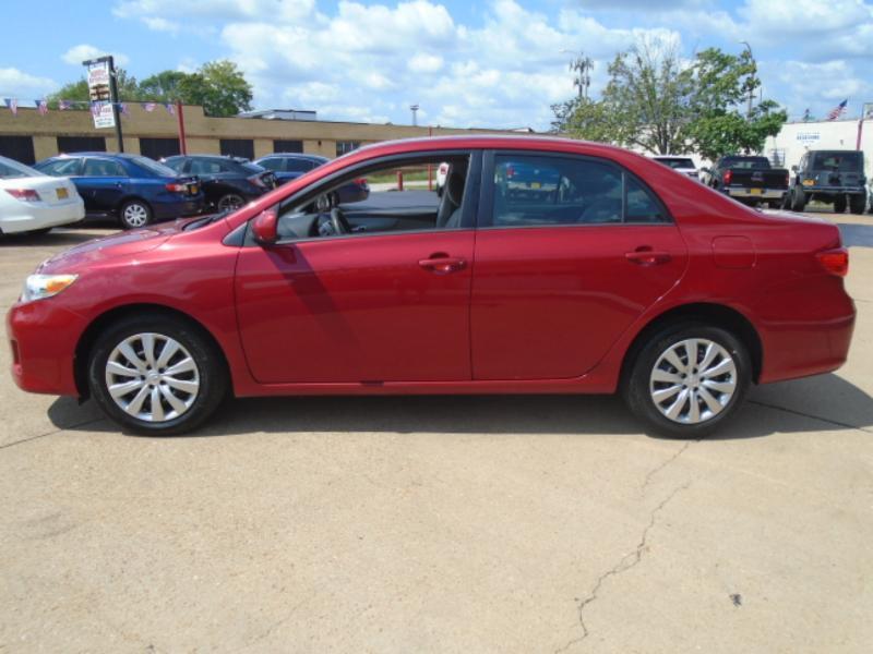Toyota Corolla LE 4D Sedan at 2012
