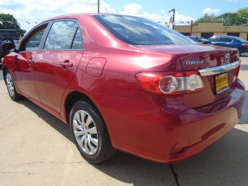 Toyota Corolla LE 4D Sedan at 2012
