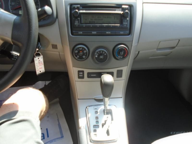 Toyota Corolla LE 4D Sedan at 2012