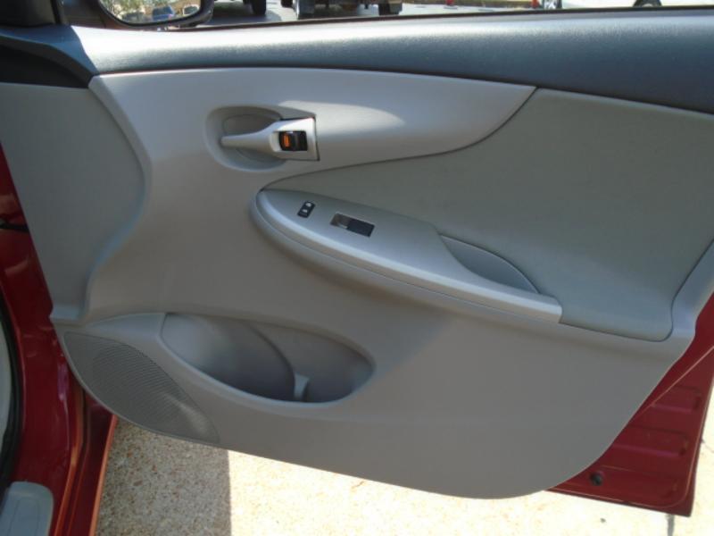 Toyota Corolla LE 4D Sedan at 2012