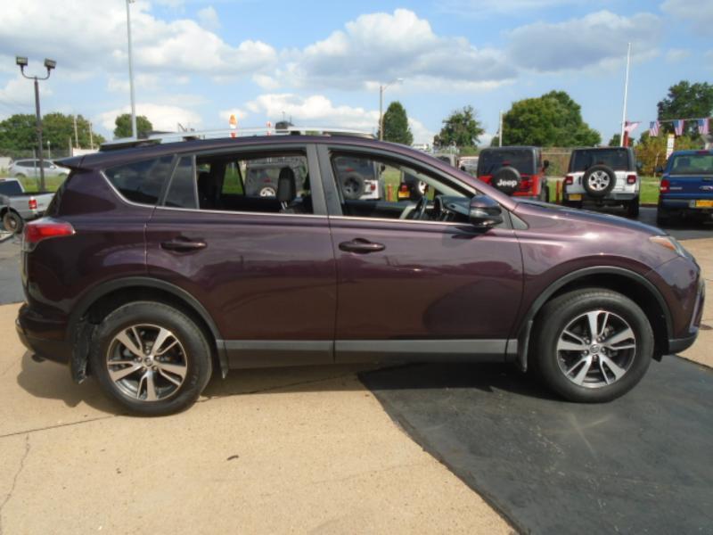 Toyota RAV4 XLE 4D SUV FWD 2016