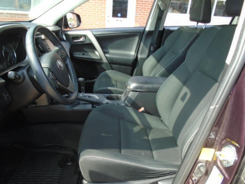 Toyota RAV4 XLE 4D SUV FWD 2016