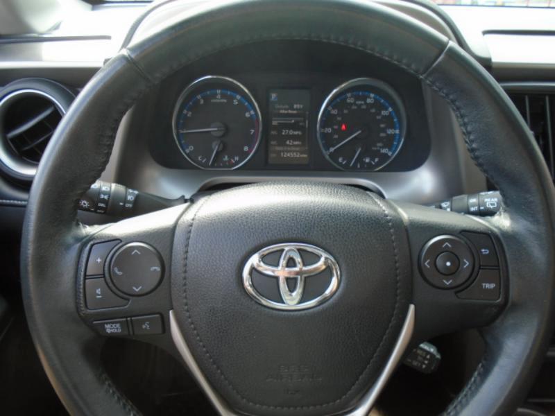 Toyota RAV4 XLE 4D SUV FWD 2016
