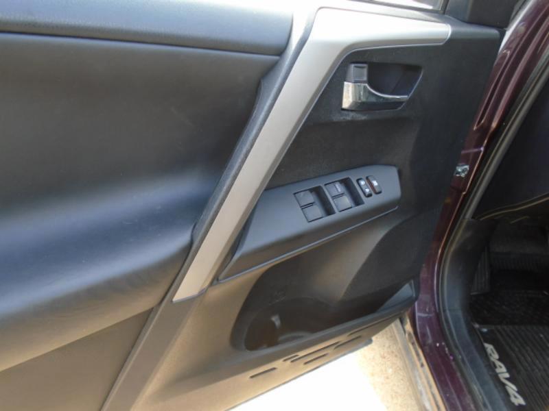Toyota RAV4 XLE 4D SUV FWD 2016