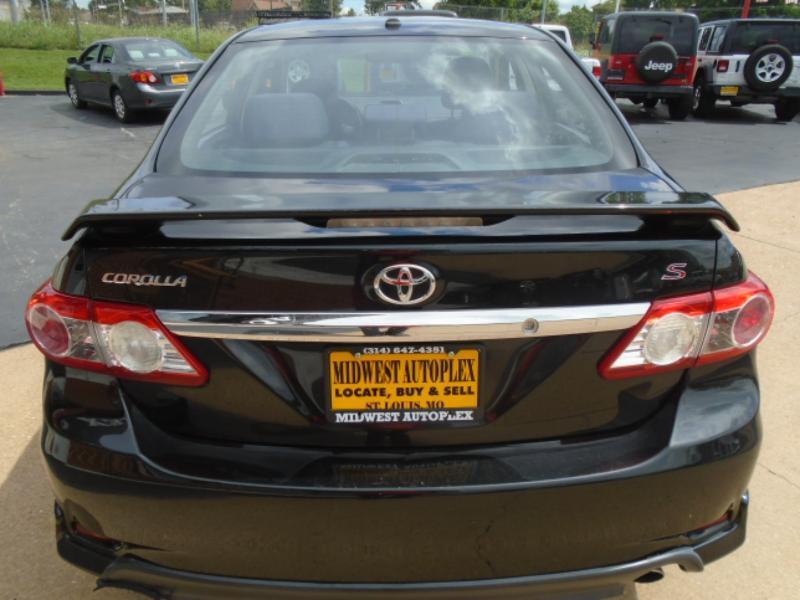 Toyota Corolla S 4-Speed AT 2013