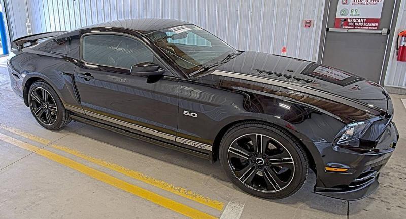 Ford Mustang GT Premium Coupe 2013