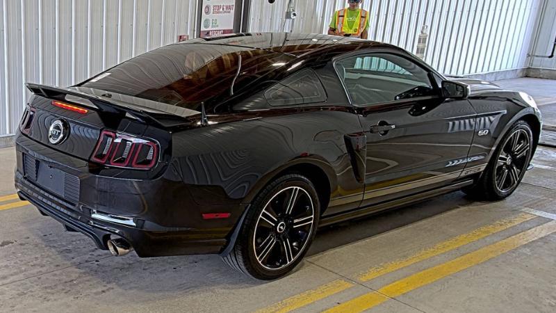 Ford Mustang GT Premium Coupe 2013