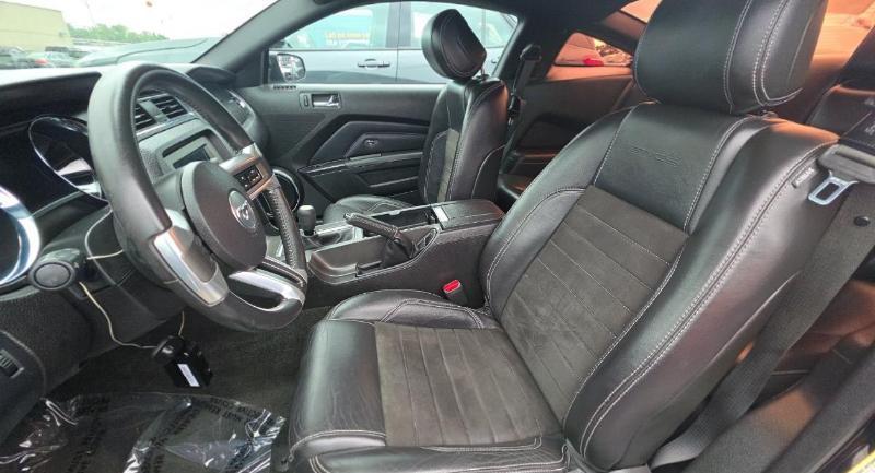 Ford Mustang GT Premium Coupe 2013