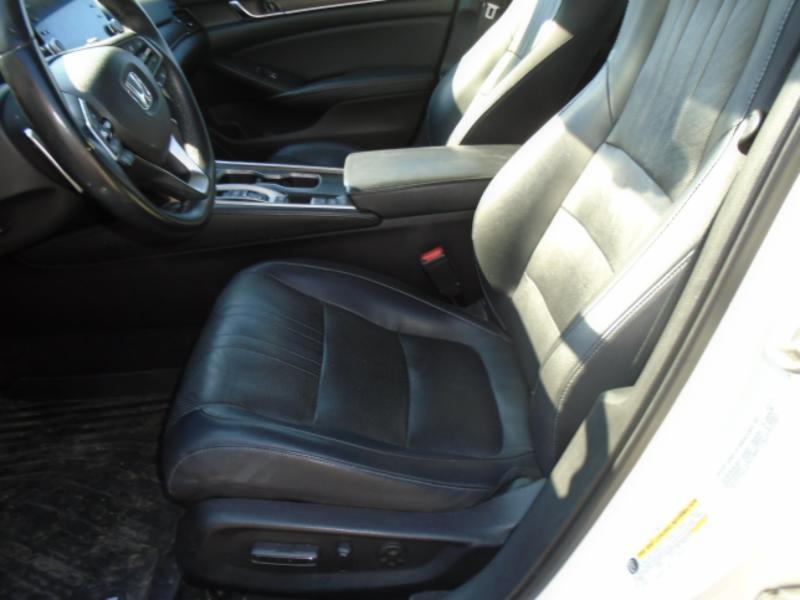 Honda Accord photo 12