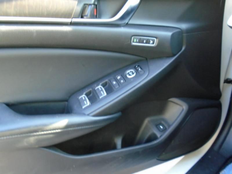 Honda Accord photo 18