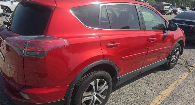 Toyota RAV4 LE FWD 2017