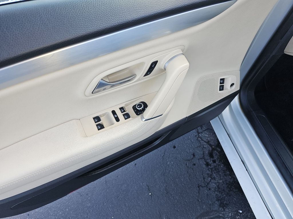 Volkswagen CC Luxury 2010 Volkswagen CC Luxury 2010