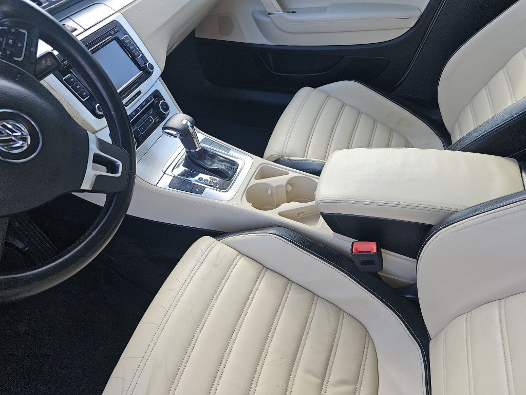 Volkswagen CC Luxury 2010 Volkswagen CC Luxury 2010