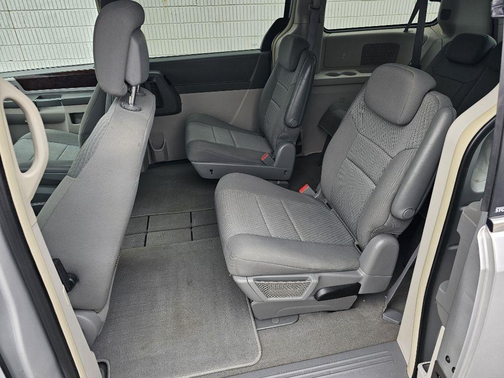 Chrysler Town & Country Touring 2010