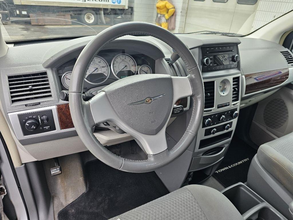Chrysler Town & Country Touring 2010