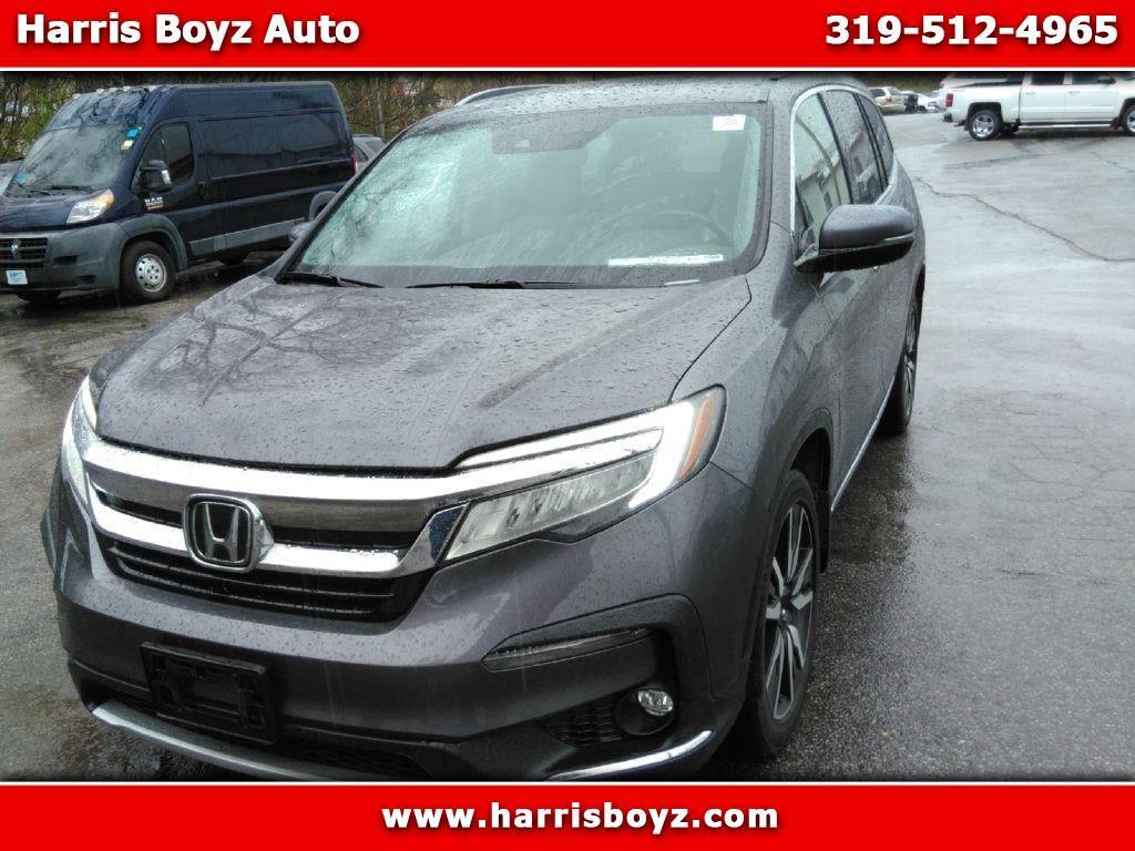 Honda Pilot Touring w/Rear Captain's Chairs AWD 2019