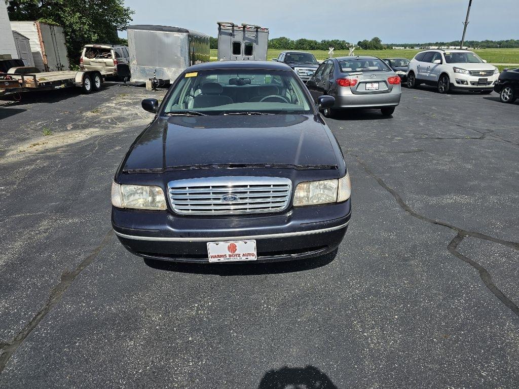 Ford Crown Victoria 4dr Sdn LX 1999
