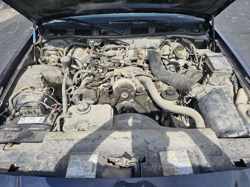 Ford Crown Victoria 4dr Sdn LX 1999