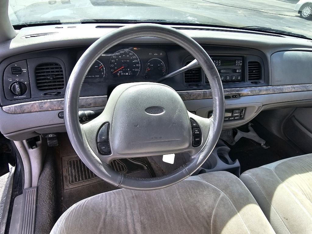 Ford Crown Victoria 4dr Sdn LX 1999