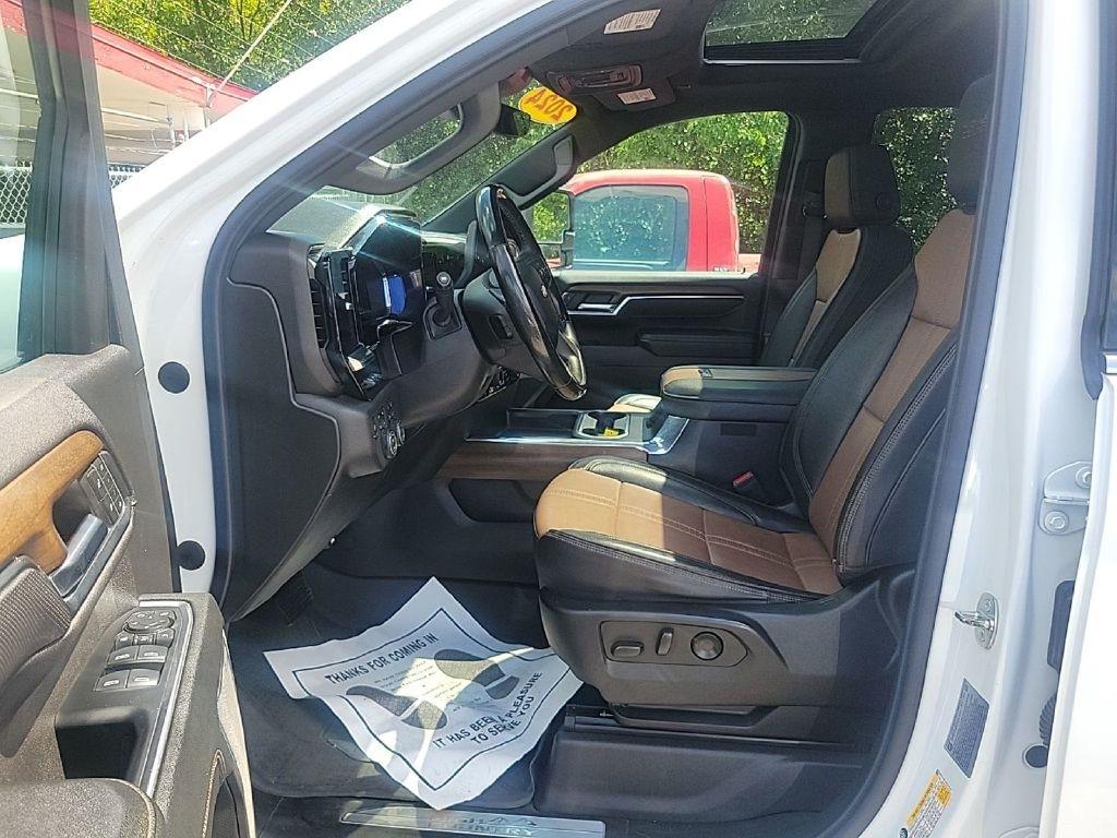 Chevrolet Silverado 3500HD 4WD Crew Cab 159" High Country 2024