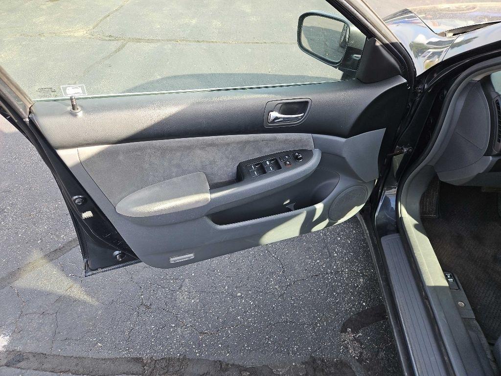 Honda Accord Sdn LX AT 2005