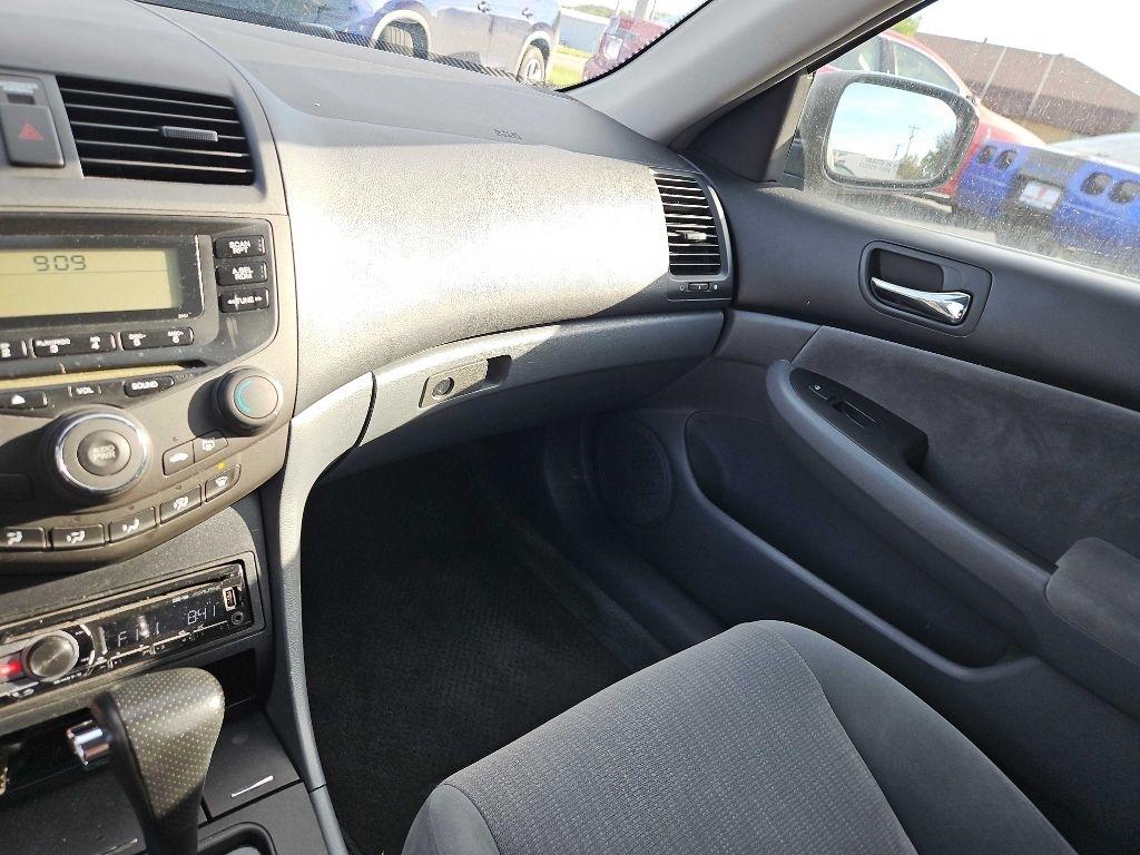 Honda Accord Sdn LX AT 2005