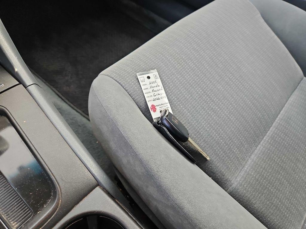 Honda Accord Sdn LX AT 2005