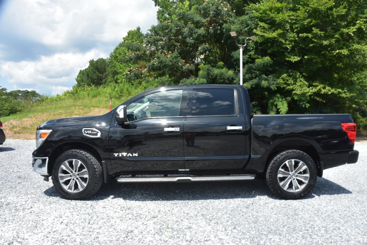 Nissan Titan Platinum Reserve Crew Cab 4WD 2017