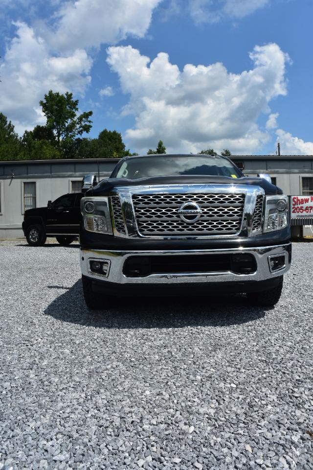 Nissan Titan Platinum Reserve Crew Cab 4WD 2017