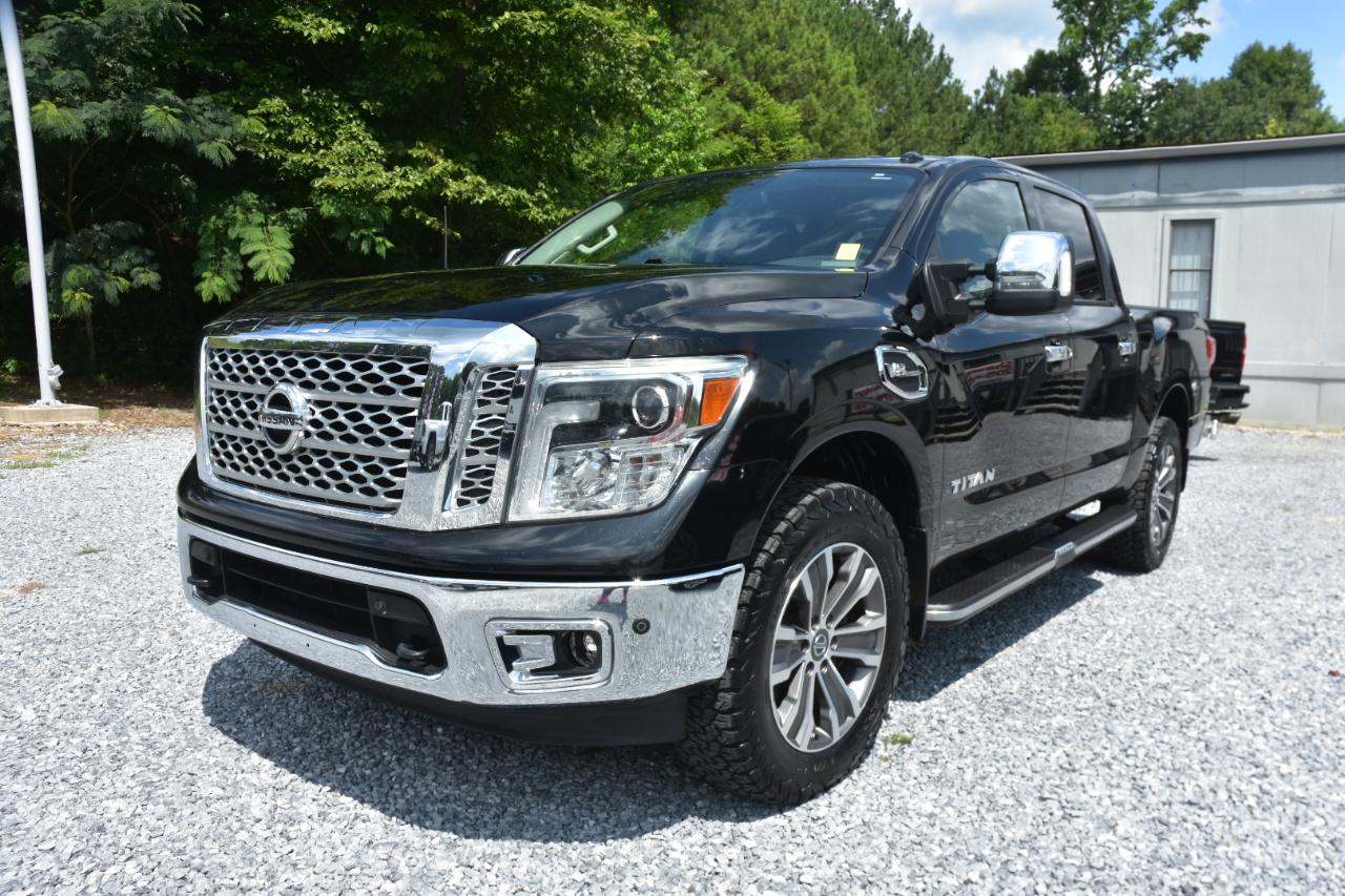 Nissan Titan Platinum Reserve Crew Cab 4WD 2017