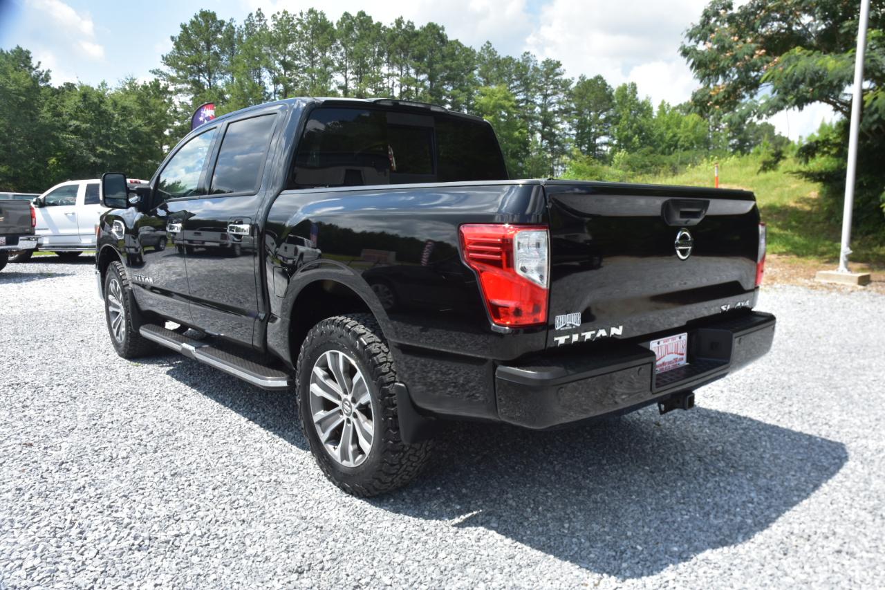 Nissan Titan Platinum Reserve Crew Cab 4WD 2017