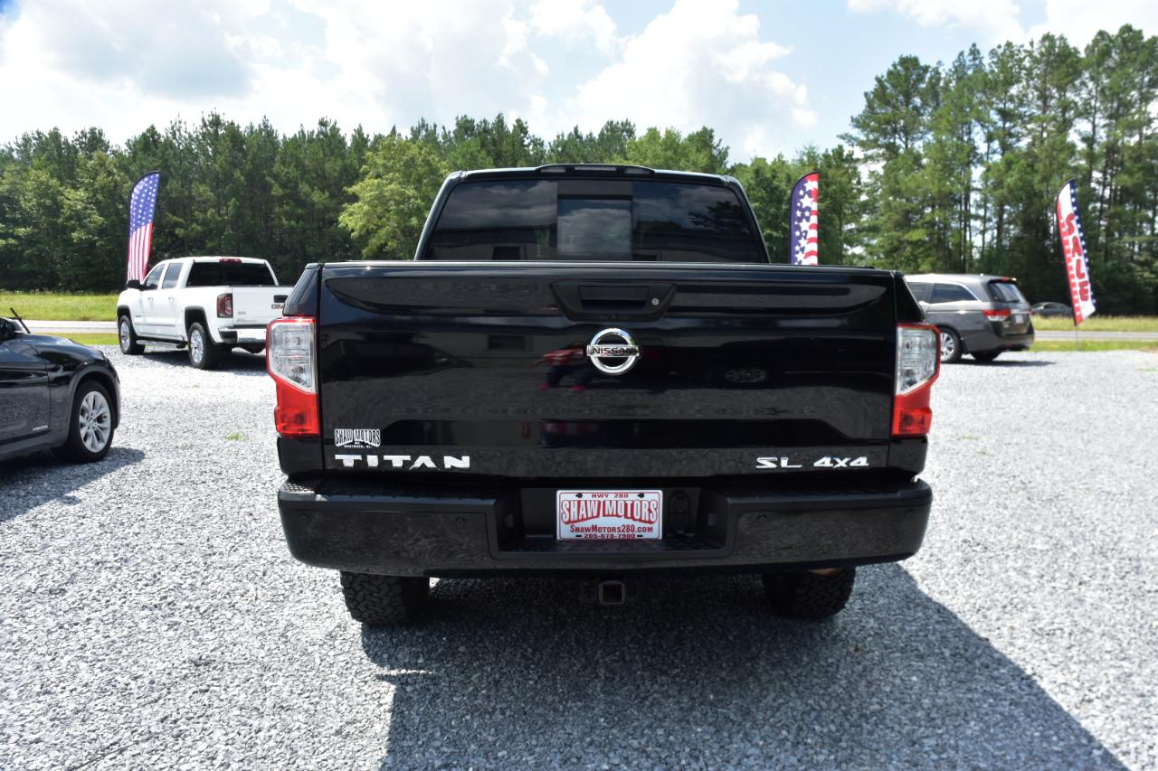 Nissan Titan Platinum Reserve Crew Cab 4WD 2017
