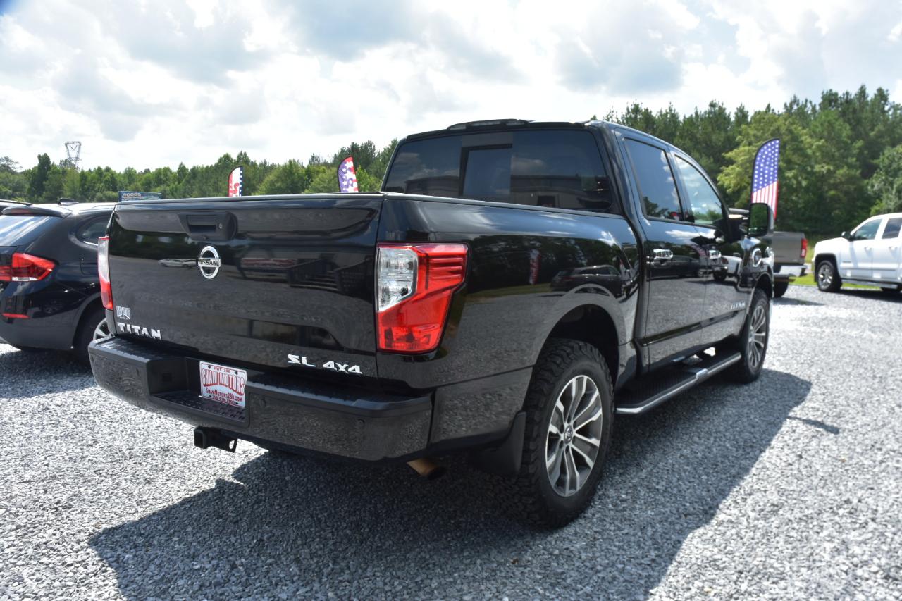 Nissan Titan Platinum Reserve Crew Cab 4WD 2017