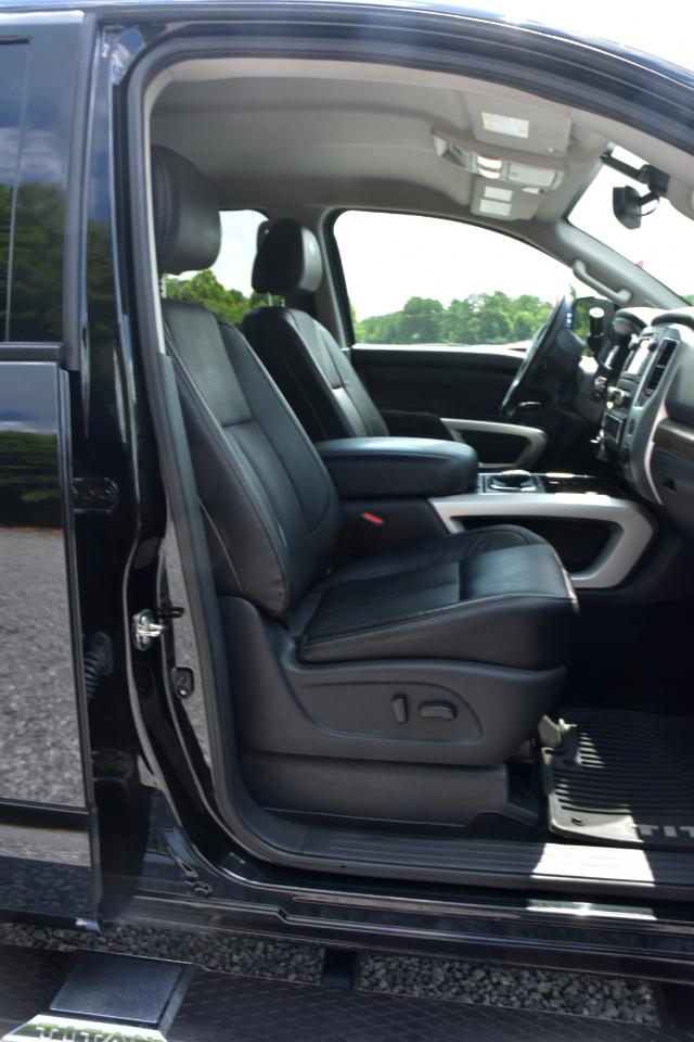 Nissan Titan Platinum Reserve Crew Cab 4WD 2017