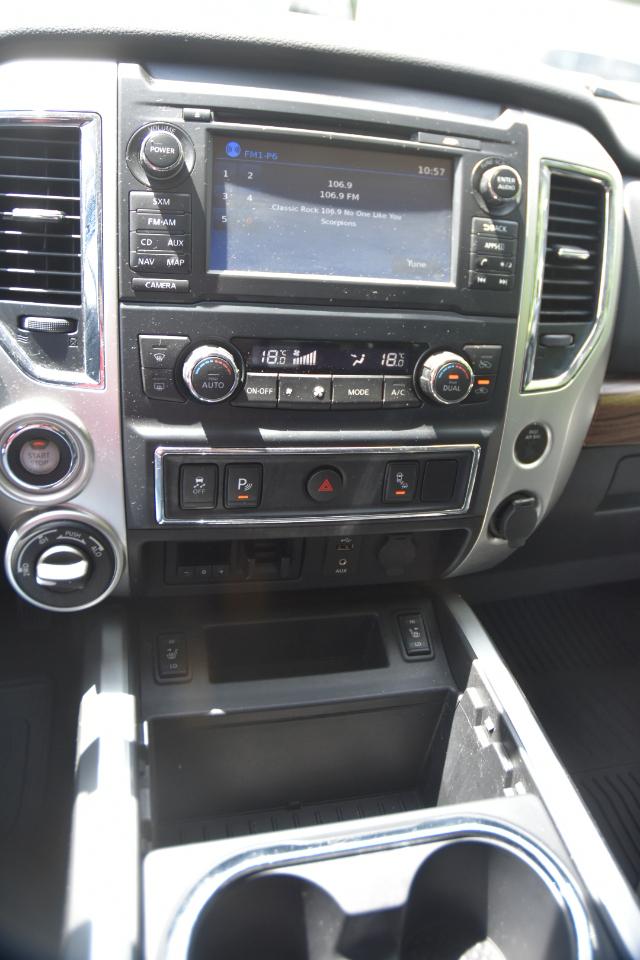 Nissan Titan Platinum Reserve Crew Cab 4WD 2017
