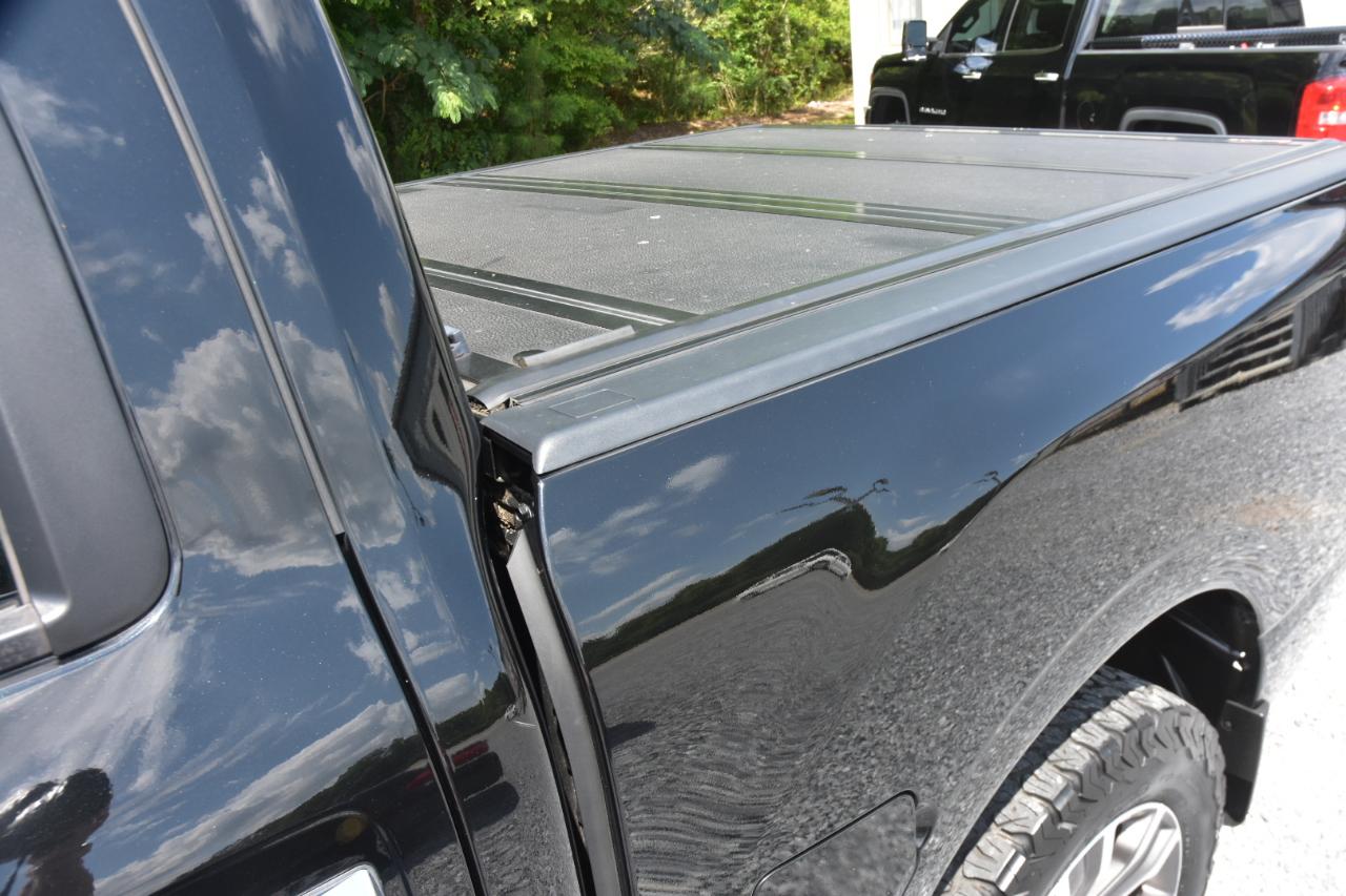 Nissan Titan Platinum Reserve Crew Cab 4WD 2017