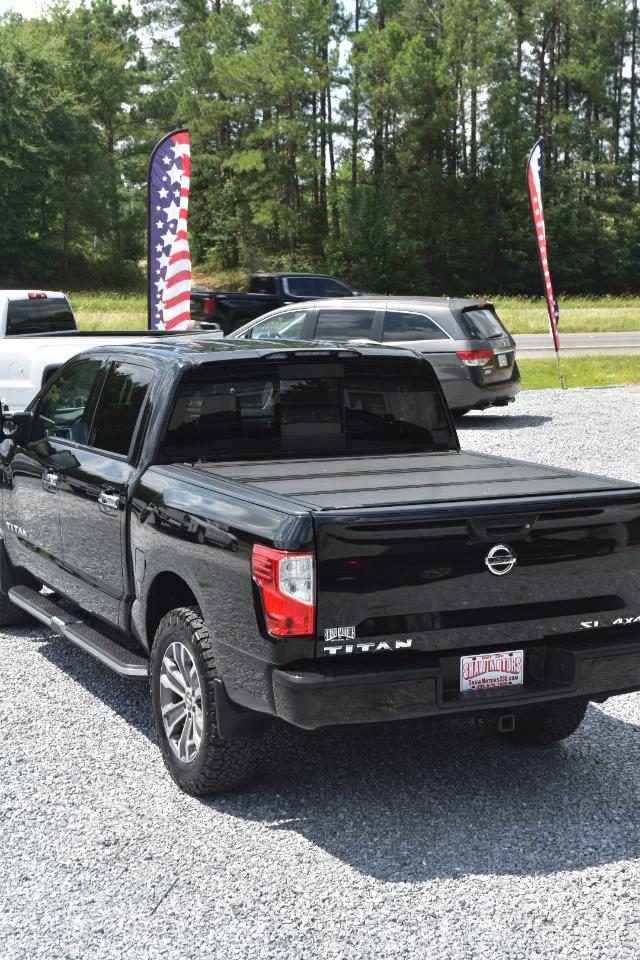 Nissan Titan Platinum Reserve Crew Cab 4WD 2017
