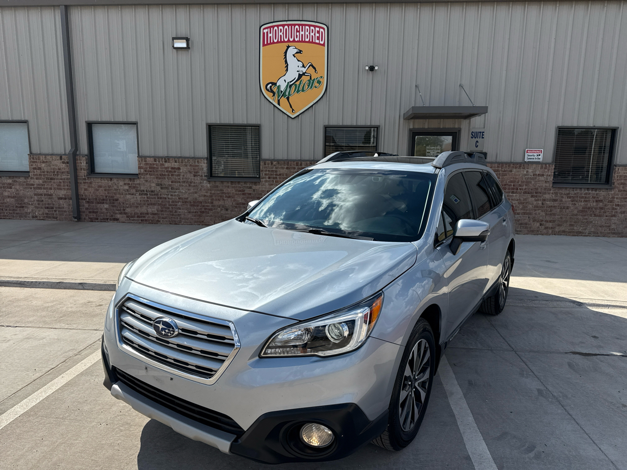 2017 Subaru Outback 2.5i Limited photo 3