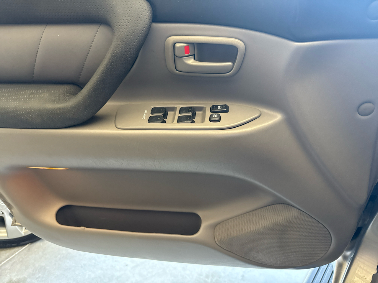 Toyota Land Cruiser 4dr 4WD (Natl) 2003 Toyota Land Cruiser 4dr 4WD (Natl) 2003