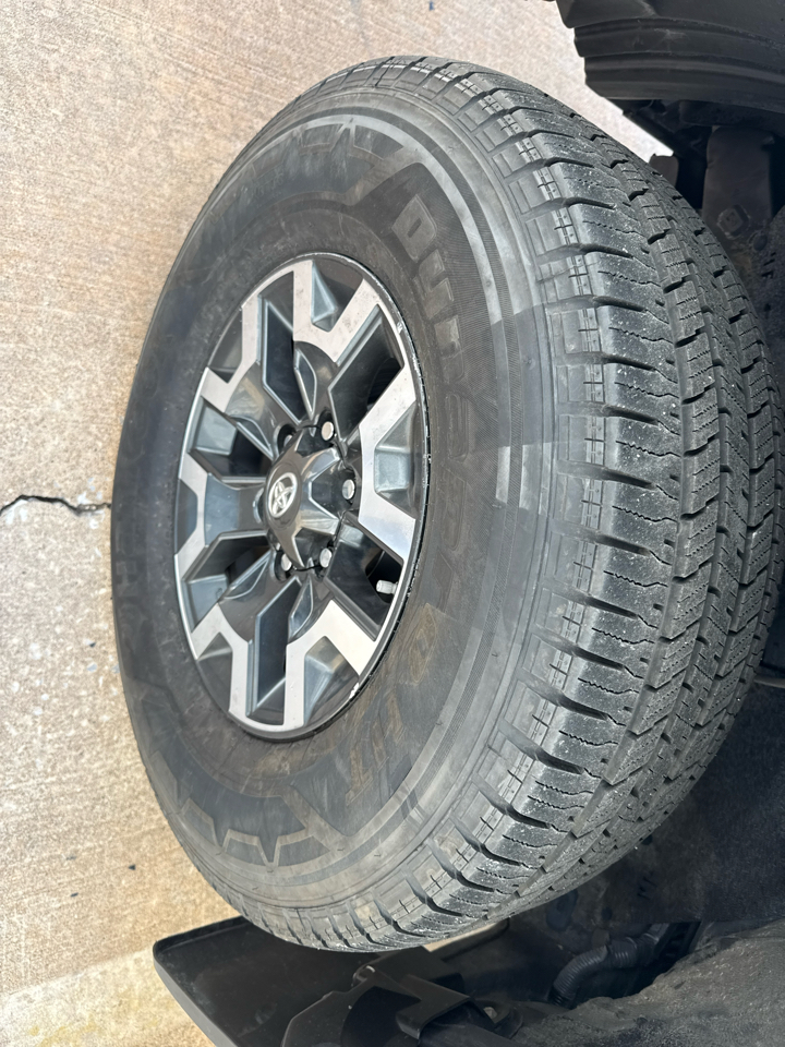 Toyota Tacoma TRD Off Road Double Cab 5' Bed V6 4x4 MT (Natl) 2017