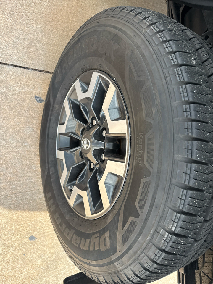 Toyota Tacoma TRD Off Road Double Cab 5' Bed V6 4x4 MT (Natl) 2017