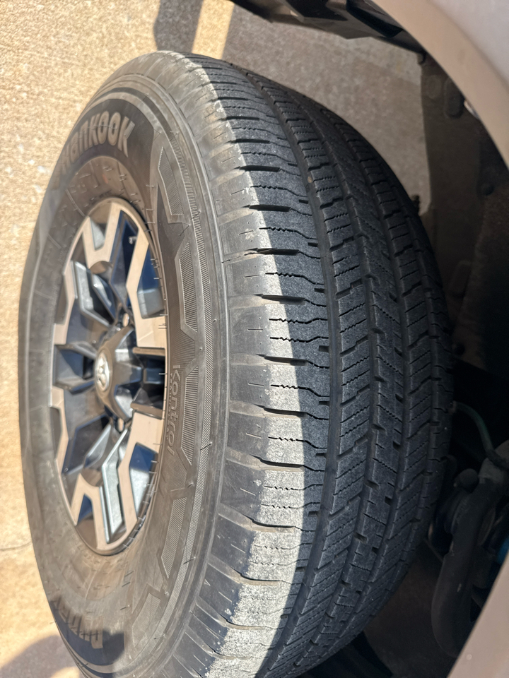 Toyota Tacoma TRD Off Road Double Cab 5' Bed V6 4x4 MT (Natl) 2017