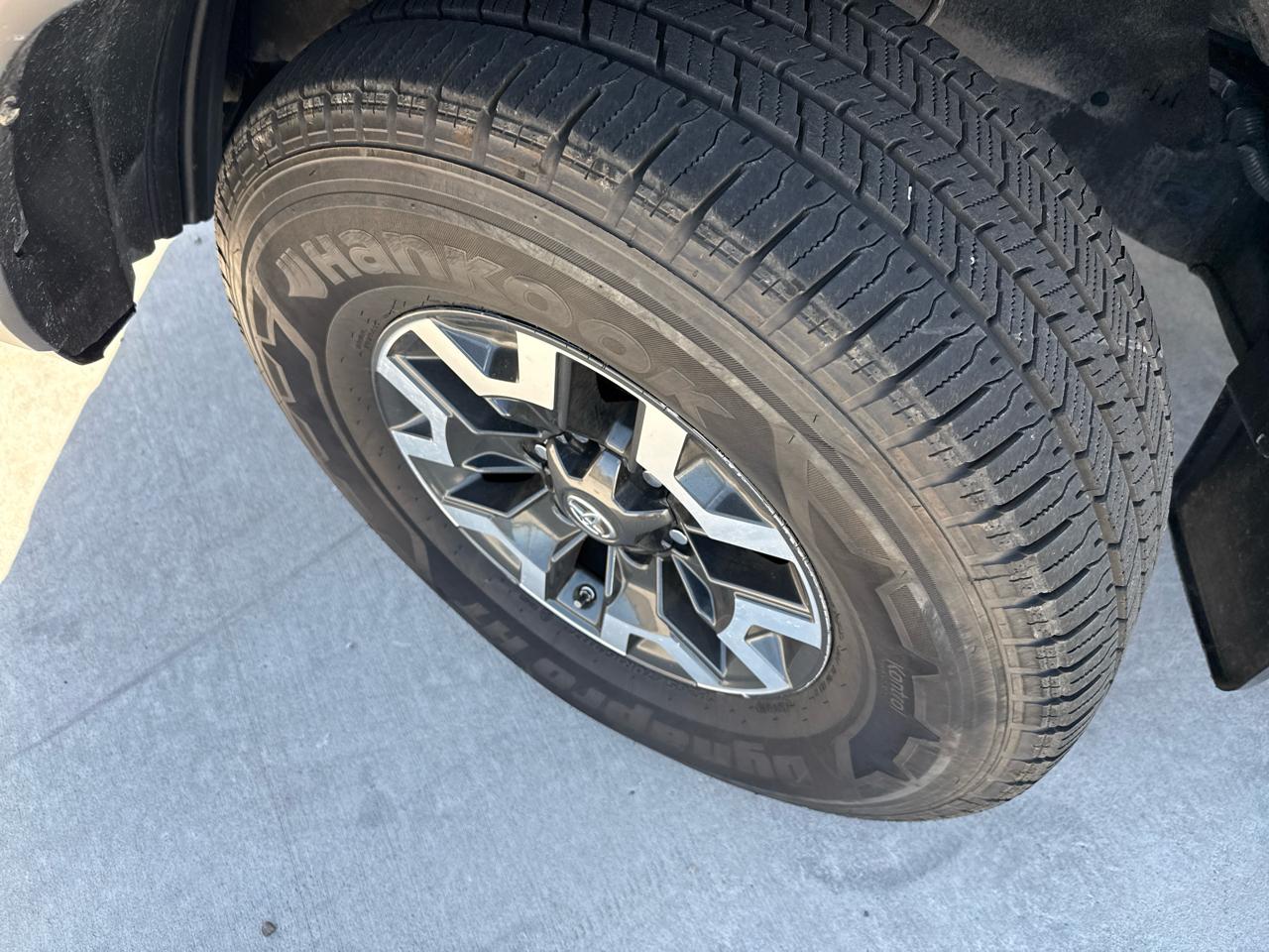 Toyota Tacoma TRD Off Road Double Cab 5' Bed V6 4x4 MT (Natl) 2017