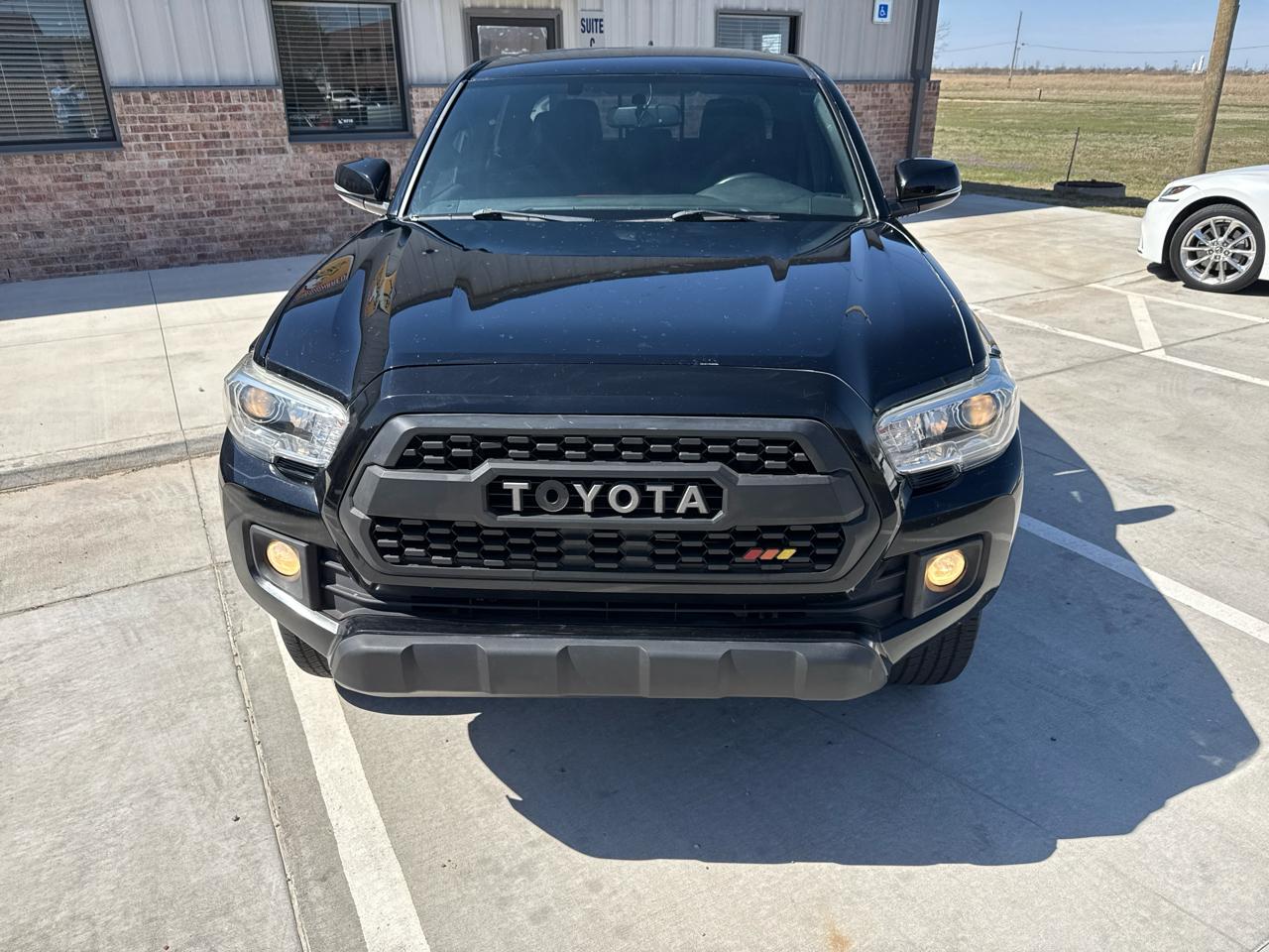 Toyota Tacoma TRD Off Road Double Cab 5' Bed V6 4x4 MT (Natl) 2017