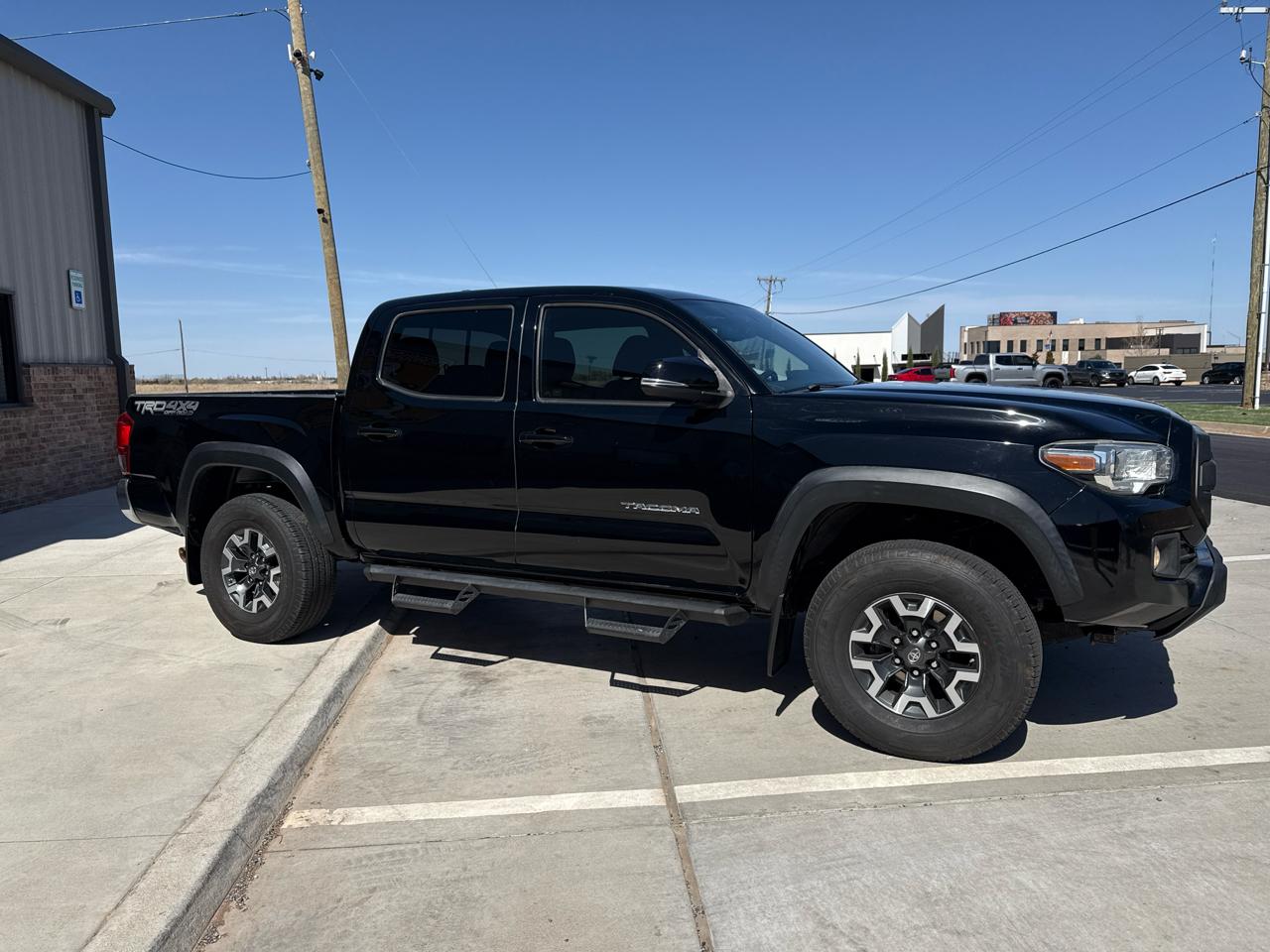 Toyota Tacoma TRD Off Road Double Cab 5' Bed V6 4x4 MT (Natl) 2017