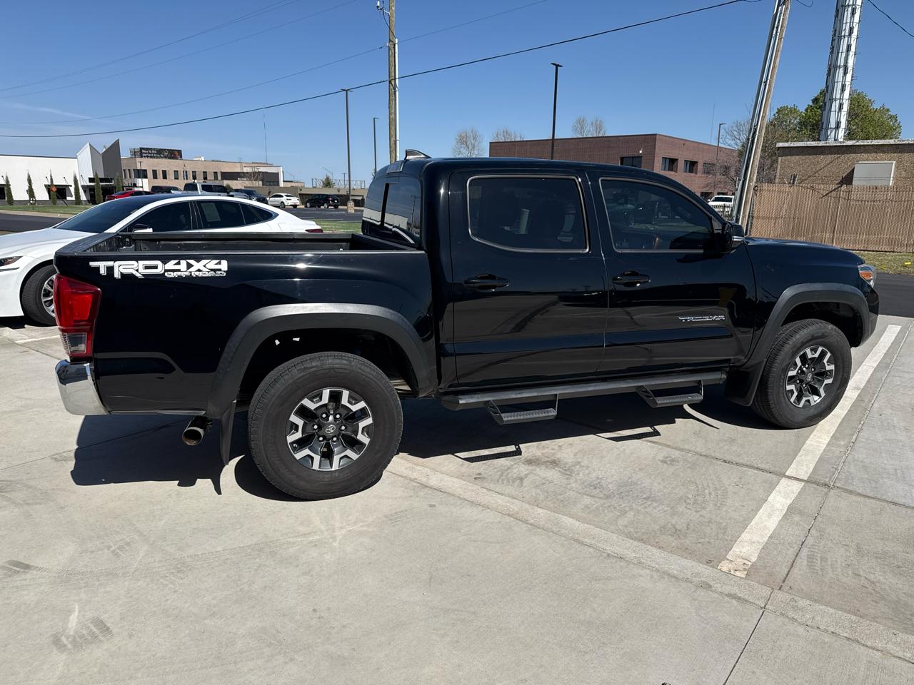 Toyota Tacoma TRD Off Road Double Cab 5' Bed V6 4x4 MT (Natl) 2017