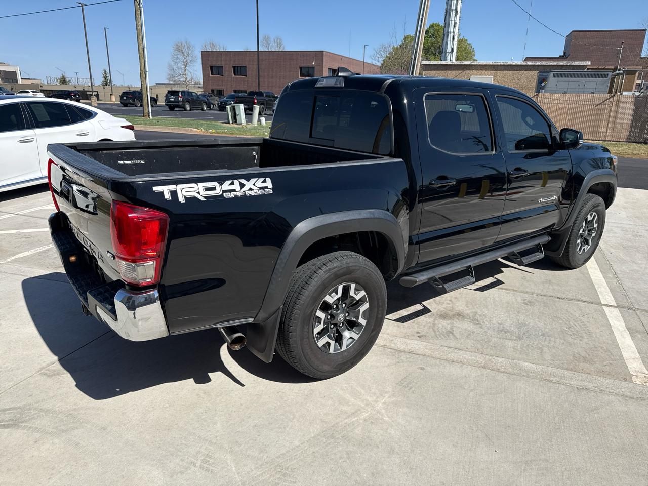 Toyota Tacoma TRD Off Road Double Cab 5' Bed V6 4x4 MT (Natl) 2017