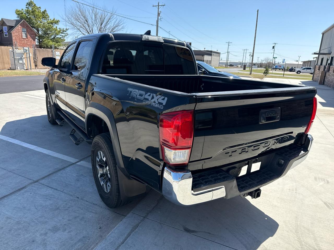 Toyota Tacoma TRD Off Road Double Cab 5' Bed V6 4x4 MT (Natl) 2017