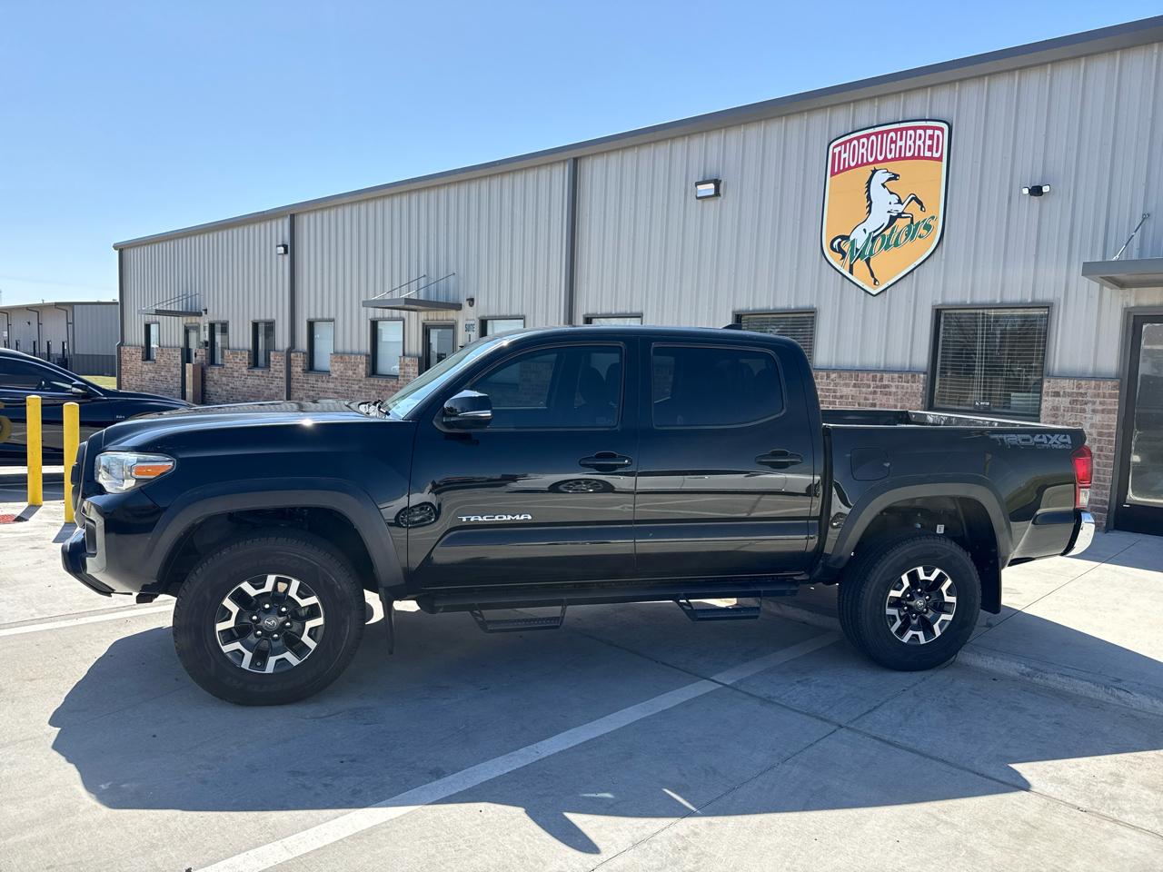 Toyota Tacoma TRD Off Road Double Cab 5' Bed V6 4x4 MT (Natl) 2017