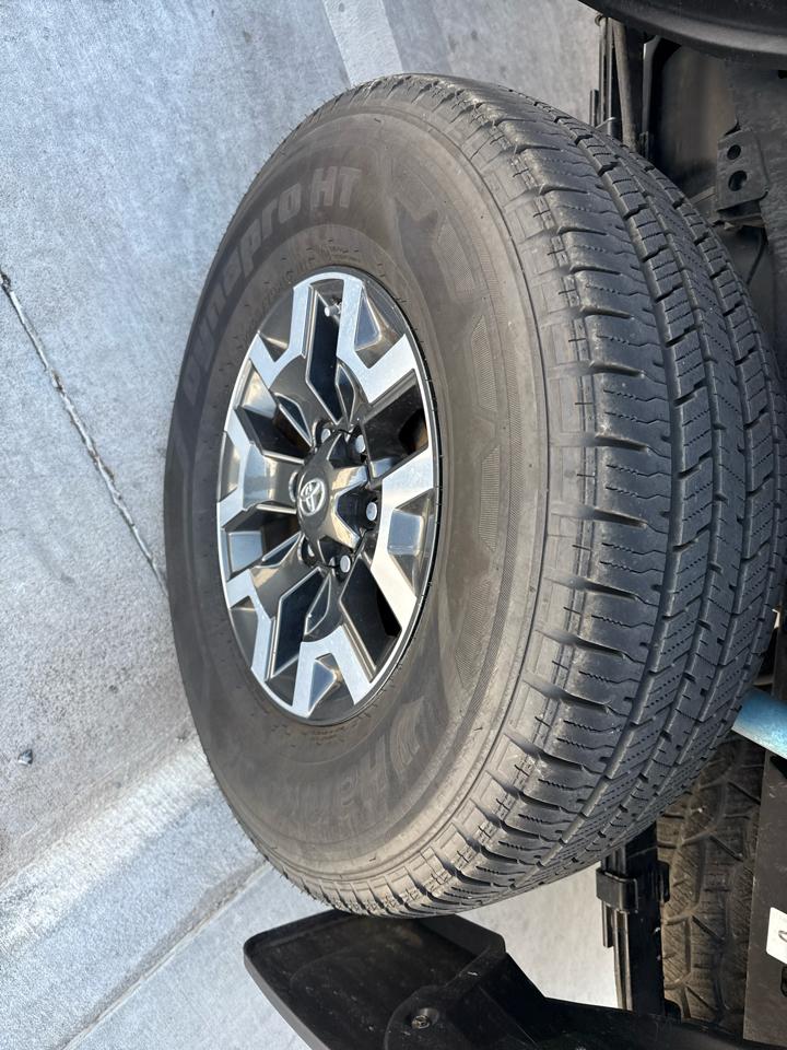 Toyota Tacoma TRD Off Road Double Cab 5' Bed V6 4x4 MT (Natl) 2017